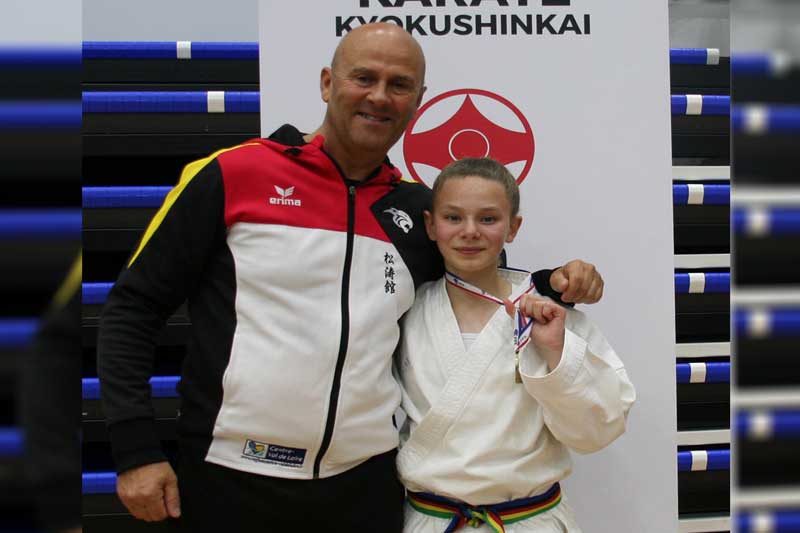 La jeune Lou Anne Mabilleau a remporté la 1ère place de la Coupe de France de karaté kata. La jeune Lou Anne Mabilleau a remporté la 1ère place de la Coupe de France de karaté kata.